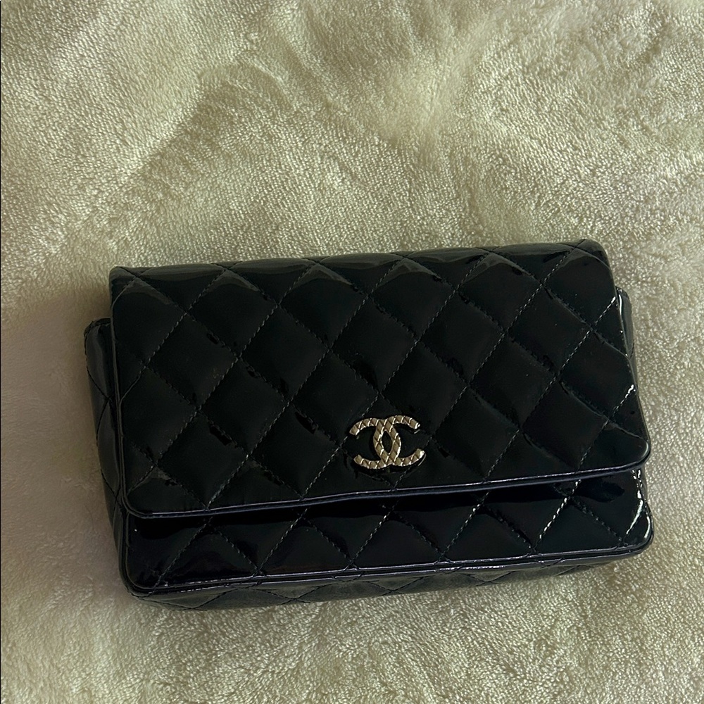 Elegant Black Quilted Clutch